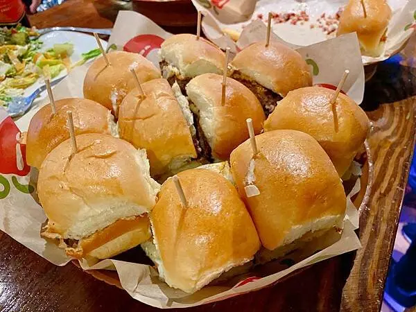 [台北美食] 天母Chili's 奇利斯美式餐廳 包場當Buffet吃！天母新光三越美食 聚餐餐廳 @蛋寶趴趴go