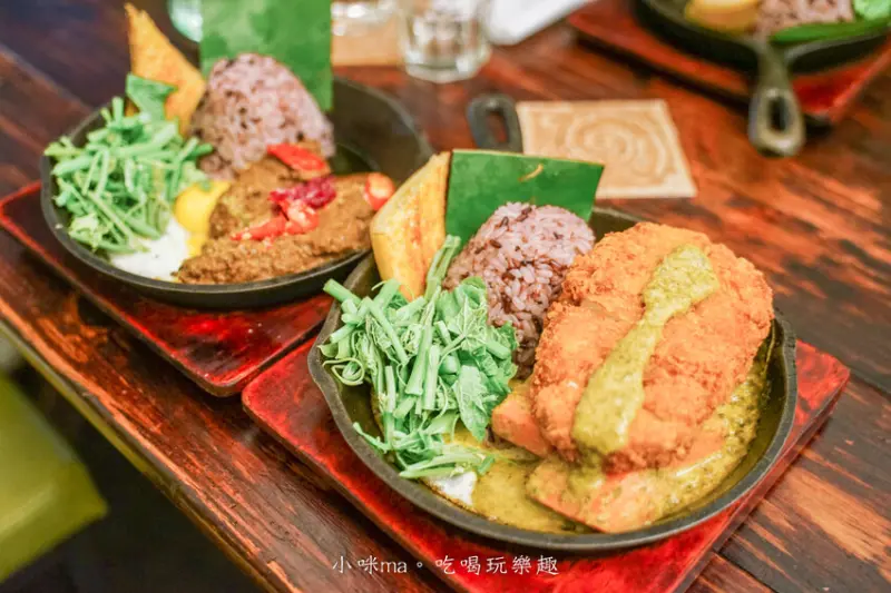 家咖哩 Jiacurry 花蓮總店 ▏花蓮必吃美食怎能錯過家咖哩 日式老宅飄出南洋咖哩美味。附餐還是魚刺人雞蛋糕。花蓮美食