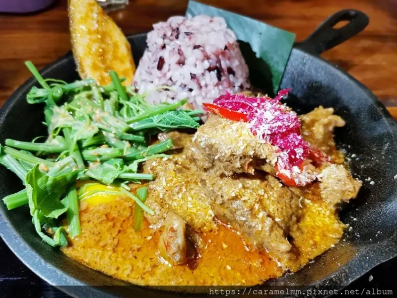 【花蓮縣花蓮市】家咖哩 花蓮總店 日式老宅 庭院古厝 咖哩專賣店 日式咖哩 南洋風味 魚刺人雞蛋糕 花蓮美食 花蓮餐廳推薦