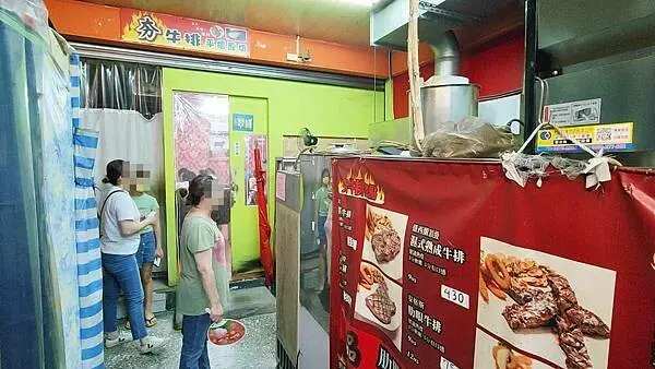 夯牛排｜平價牛排界的天花板，好吃到爆表，要等１小時才能吃到的牛排店