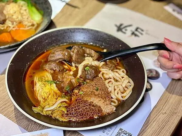[台中美食] 太初麵食 牛肉麵 輕井澤集團 日式禪風裝潢 人均$250高cp值美味麵店 #公益路美食 @蛋寶趴趴go