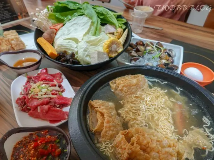 宜蘭美食｜究醬石頭火鍋》宜蘭石頭火鍋推薦！爆炒美味肉片香氣，經濟實惠大份量，堅持自熬高湯不使用高湯粉！ - 1個媽咪2個寶