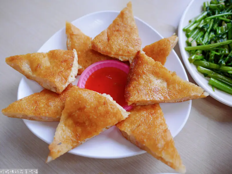 ▲桃園中壢米干必吃推薦：唐記雲南米干，菜單還提供月亮蝦餅、泰奶等 /珍妮佛的花草呢喃 提供、WalkerLand窩客島整理