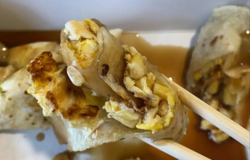 宜蘭食記｜羅東，嗄嗄叫早餐店：人氣用心手做蛋餅