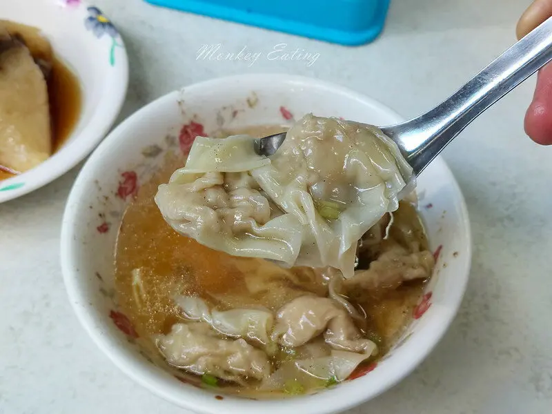 【台中豐原】永芳亭扁食四神湯｜豐原廟東80年老店，古早味餛飩湯、肉粽必點，豐原小吃推薦