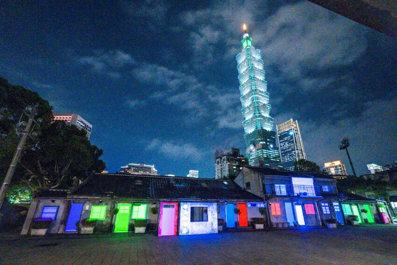 台北美食 好丘|週末就到四四南村!米其林主廚聯手好丘,吃美味貝果配光雕秀太療癒~ · 算命的說我很愛吃