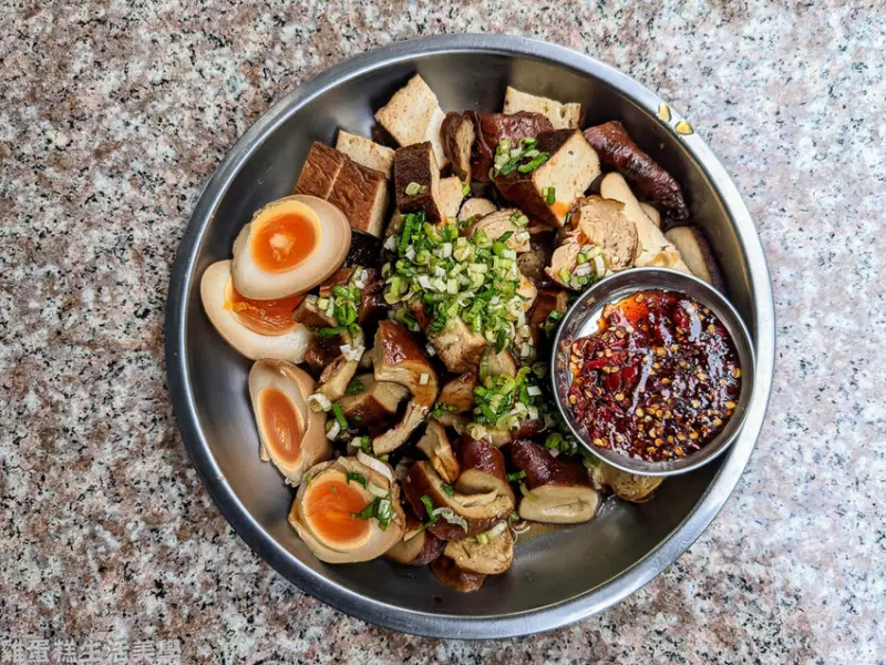 【桃園食記】大溪老阿伯現滷豆干 - 傳承50年老店，大溪老街必吃豆干