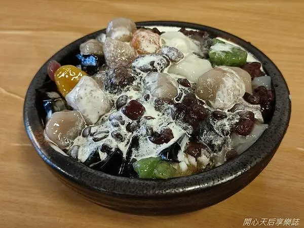 石牌冰店｜水龜伯古早味｜黑糖刨冰、鮮奶嫩豆花、古早味剉冰、黑糖燒麻糬，冰品選擇多，高cp值冰店，台北平