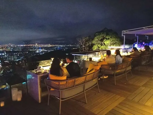 草山夜未眠~~台北人氣夜景餐廳．用餐環境浪漫溫馨．絕美台北夜空盡收眼底