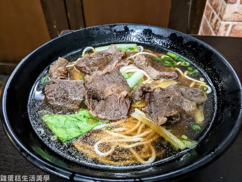 【新竹食記】老段牛肉麵 - 湯頭清甜川廣口味，絡繹不絕的客人