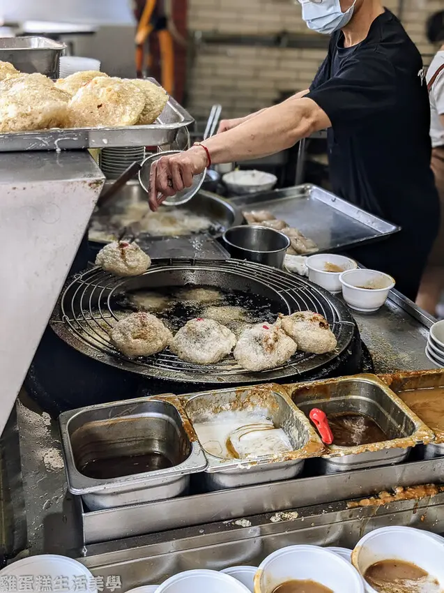 【彰化食記】阿三肉圓 - 彰化必吃油炸肉圓代表，觀光客和本地人的最愛