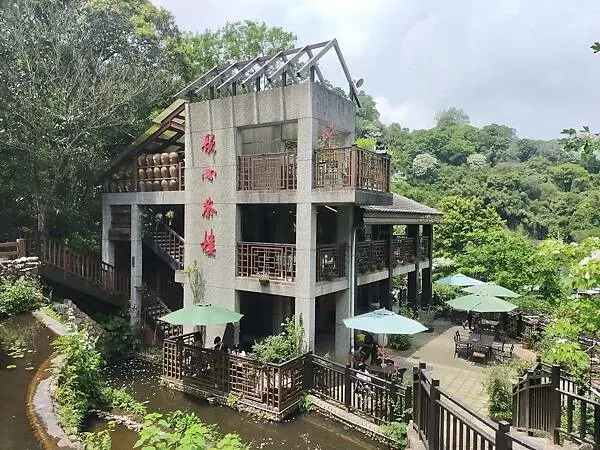 新竹峨眉歇心茶樓景觀餐廳~與期間限定浪漫五月雪~油桐花相遇~獅山遊客中心~