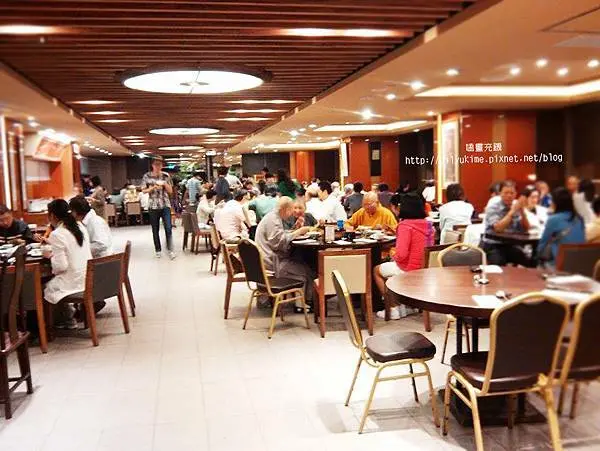 [食記]長春素食晚餐吃到飽～素食有創意甜點有質感（推）