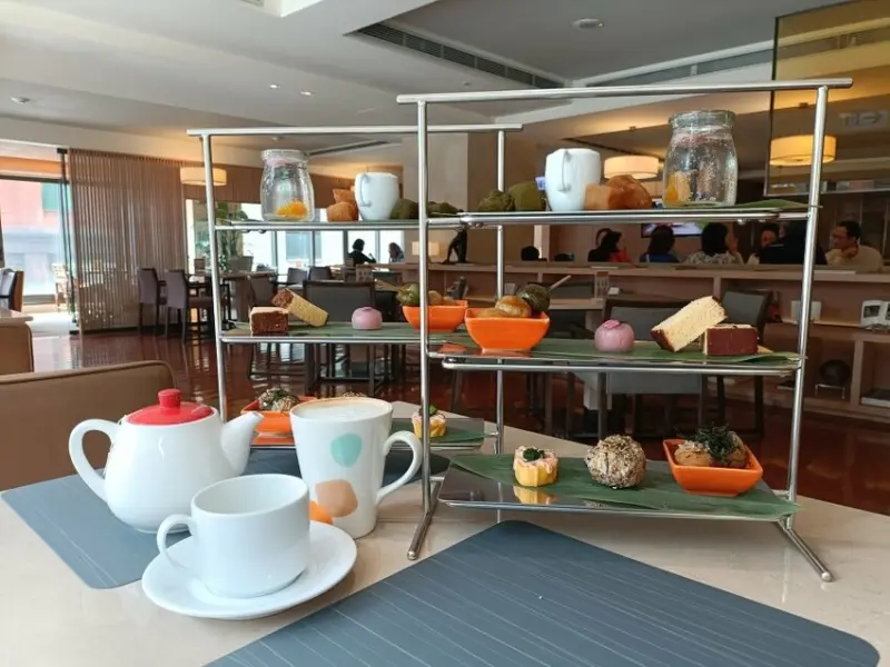 台北市中正區台北善導寺捷運站甜點|HOTEL COZZI和逸飯店-台北忠孝館，日式下午茶套餐吃的到熱呼呼的日式醬烤糰子喔!