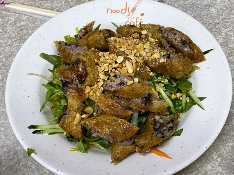 【埔里 越南美食】愛娣越南美食，百元超大份量的碗公米線，好吃到要特別外帶回家的美食