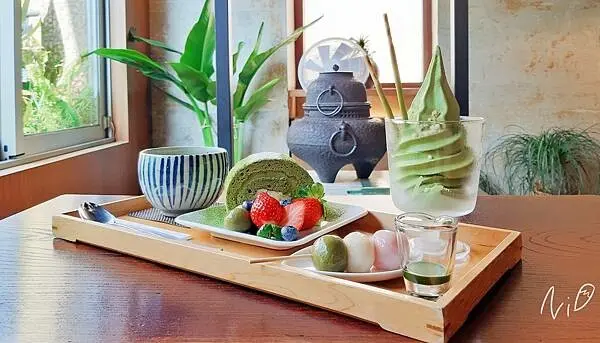 [台南中西區]花見宇治抹茶甘味処。抹茶霜淇淋。抹茶生乳捲。室內佈景超美。