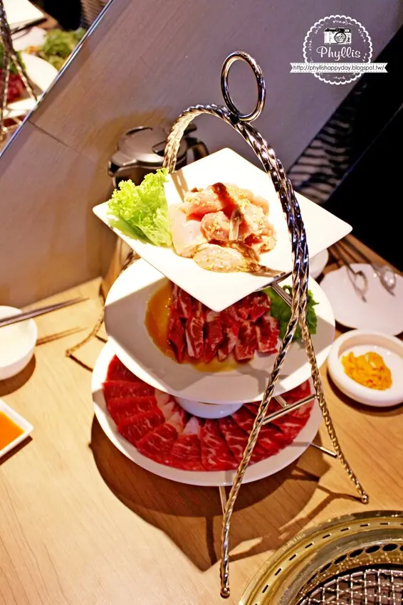 【台中、西屯】永遠的台中燒肉冠軍 屋馬燒肉 Umai 雞湯無限享用 讓幸福走進你的心裡 @ 相片中的菲莉絲