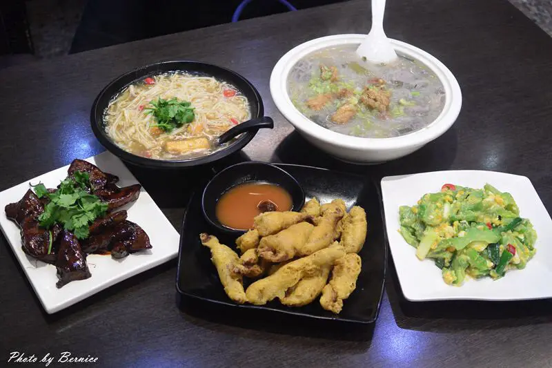 朱家卜肉~老街飄香近百年的好滋味.卜肉/鯊魚芋頭米粉鍋超人氣必點菜餚