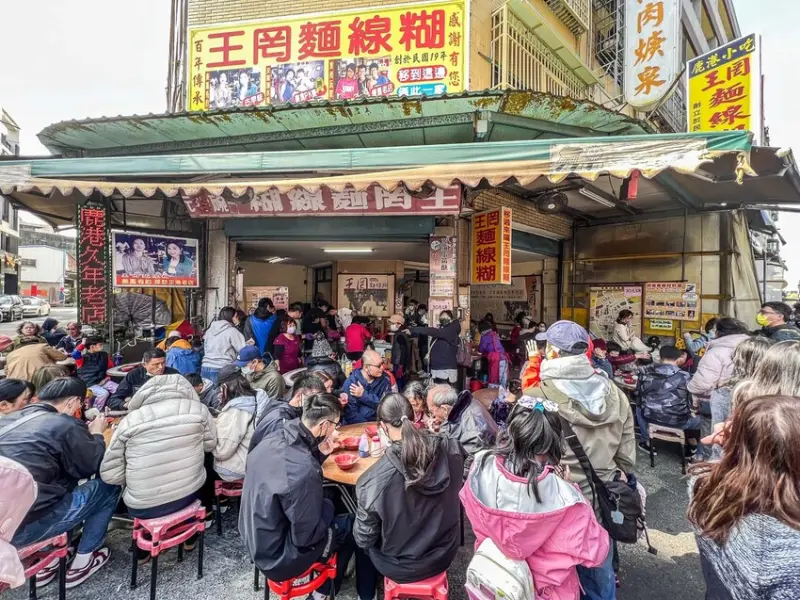彰化縣鹿港鎮王罔麵線糊｜讓人甘願站著等！人氣爆棚的百年麵線糊老店