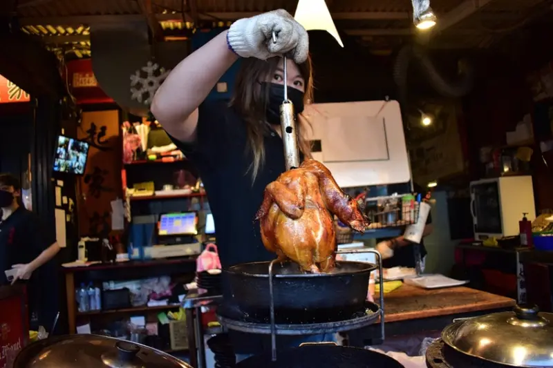 台北長春路美食推薦。#雞老闆桶仔雞。近台北捷運南京復興站6分鐘腳程