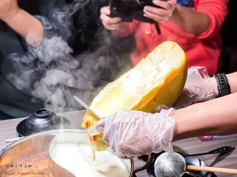 【大漠紅頂級蒙古鍋桃園店】桃園火鍋吃到飽推薦，768元享自助吧50種食材、嚴選海鮮肉品、三大知名品牌冰淇淋尾牙春酒聚餐吃到飽！菜單