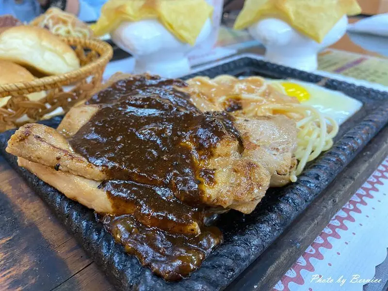 艋舺牛排館~逛夜市就是要吃夜市牛排.百元平價牛排好選擇 @Bernice的隨手筆記