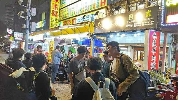 赤崁羊肉爐｜爆誇張羊肉爐吃到飽！超厚羊肉排、羊肉不怕你吃，只要５２０元不收服費