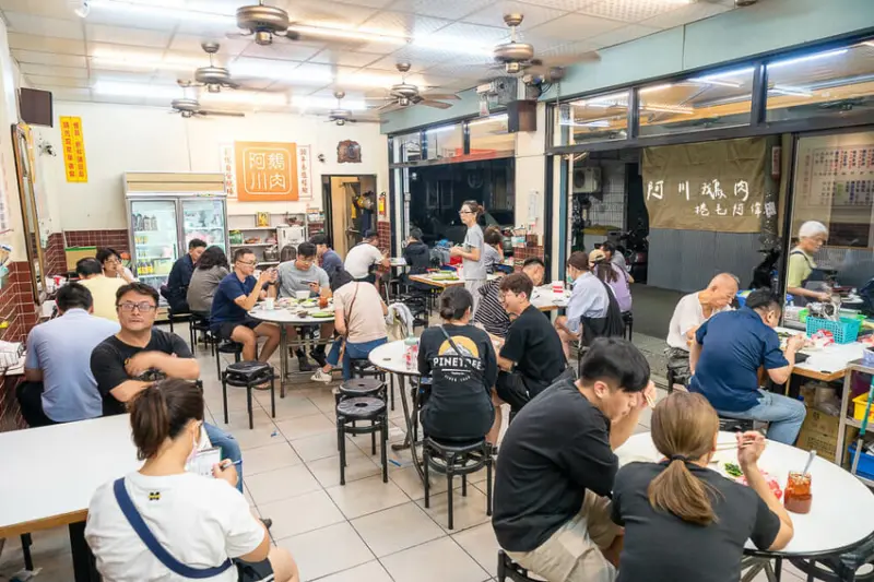 台中市西區阿川鵝肉 | 台中向上市場超人氣美食，鵝肉軟嫩多汁超好吃，開到凌晨，宵夜好選擇！
