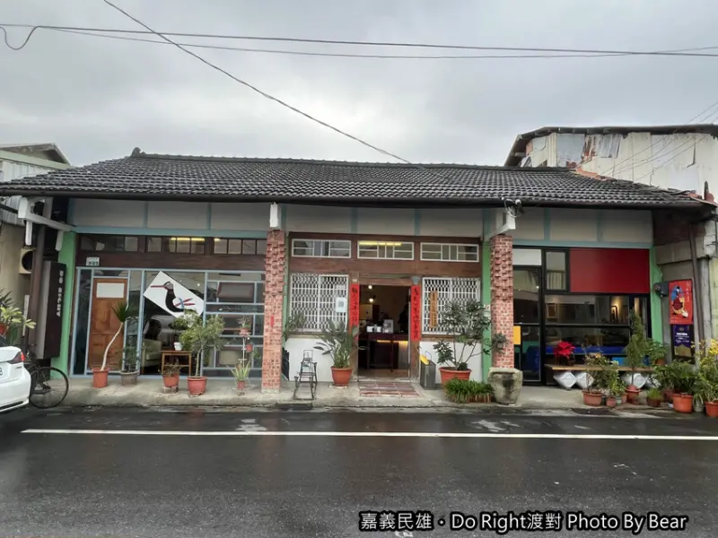 【民雄】「渡對DoRight．鐵道旁的米倉改建老宅餐廳，邊吃手路菜邊看火車（家常菜/手作甜點/鐵道空間藝術/近
