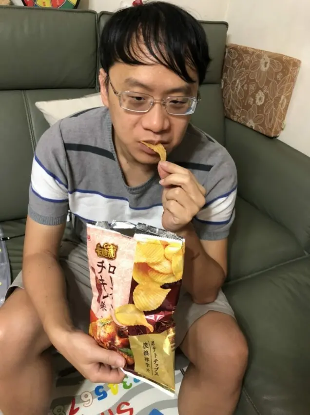 聯華食品/防疫居家必屯零食/卡廸那波浪洋芋片/香烤雞汁口味/和風海苔山葵口味/日式風潮/涮嘴滋味/嘴饞時刻/