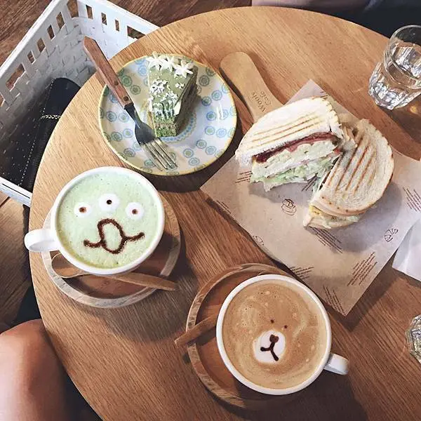 [咖啡]桃園火車站Wooly café-三眼怪拉花♥復古雜貨風/桃園咖啡廳/桃園下午茶