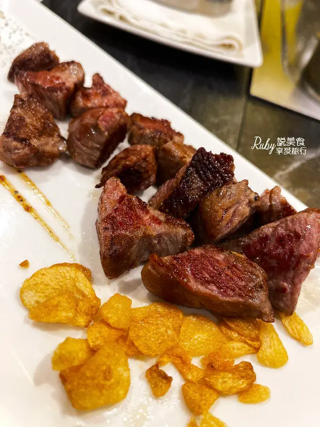 【台北西門町美食】王品集團新鐵板料理 - hot  7  plus店 一客299元起，白飯、飲料無限量供應-桂林店家樂福4樓