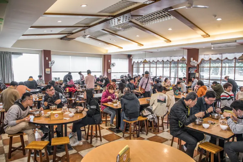 老皮牛肉麵｜這操作很威猛！點牛肉麵直接送你豆漿豆花無限吃到飽