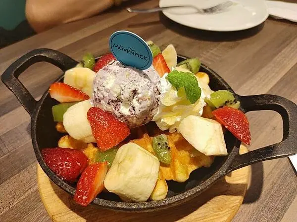 【Mövenpick Café-莫凡彼台中廣三SOGO店】-百貨公司歇腳的好地方/冰淇淋伴手禮/下午茶推薦★台中食記