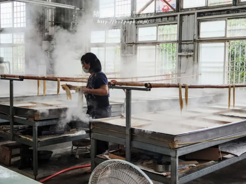 台東。池上》大池豆皮店。古法製作的柴燒豆皮。簡單又質樸的好味道