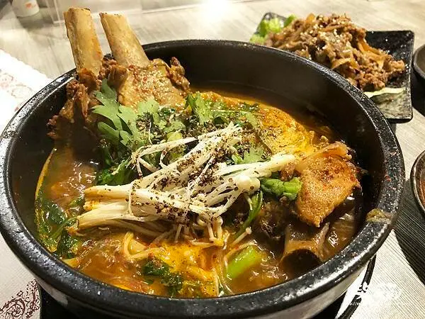 【台北】GG季吉韓國美食餐飲房｜小巨蛋美食~馬鈴薯豬骨湯必點｜柴貓趴趴走