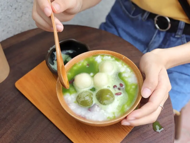 Chun純薏仁。甜點。友愛街文青旅館旁的文青甜品店 （原大菜市純薏仁）：看台南職人用一保堂抹茶讓臺灣紅豆薏仁增添日本風味 - 進食的巨鼠