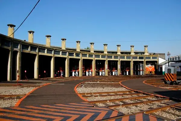 彰化扇形車庫，彰化市景點，百年扇形車庫，東南亞唯一的火車頭旅館.鐵道迷必訪.近戶羽機關車園區.鐵道文化