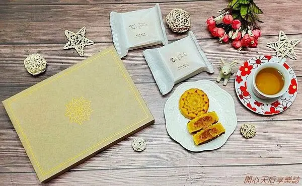 中秋禮盒推薦『微熱山丘-鳳梨奶黃月餅禮盒』2021年節慶限定限量中秋月餅禮盒,雅致體面,送人自吃好歡喜！