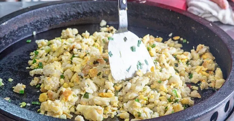 【高雄鼓山美食】四十年碼頭阿姨鐵鍋炒蛋餅.打狗文史再興會社.書店喫茶一二三亭ig景點