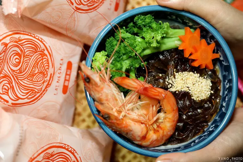 高雄市前金區【宅配美食】五星漢來美食在家輕鬆吃 來拌麵酸辣粉讓你吃宵夜不怕胖  砂鍋龍膽海鮮鍋火鍋湯底讓你在家嚐好