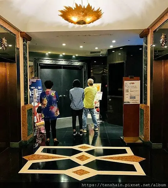 高雄漢來大飯店--早餐篇│坐在雲端吃早餐，珍饈美食堆成山；高雄港灣任你看，住宿漢來真划算。│在43F漢來海港自助餐廳吃超狂早餐、賞超美港景，這樣的早晨真的很幸福！