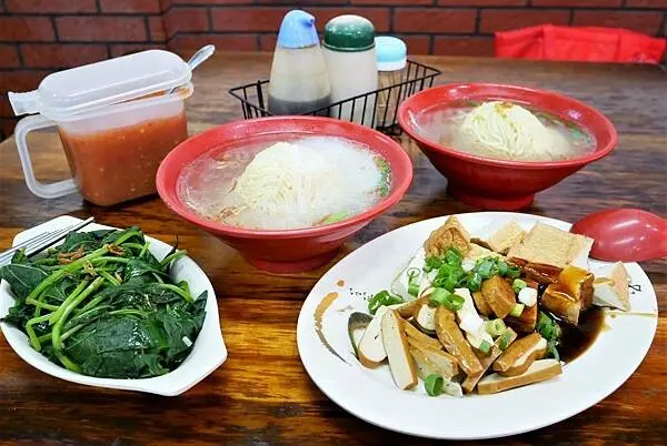 蘆洲美食小吃-添丁切仔麵，古早味切仔麵/黑白切，在地人推薦的切仔麵老店，近三民高中捷運站