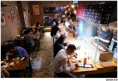 門面超低調的串燒店，夜貓族私藏宵夜名單，越晚人越多！