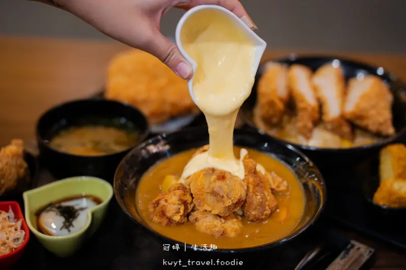 【新丼】起司瀑布巨厚實爆汁豬排，Dcard推薦台北車站美食，肉多多丼飯128元起，內用麥茶免費，台北丼飯推薦│菜單