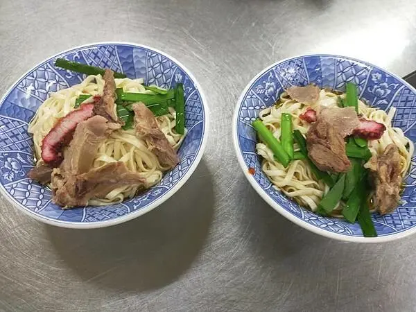 新北鶯歌勇伯垃圾麵~下午四點才開賣~特別的店名~吸引特殊的您~