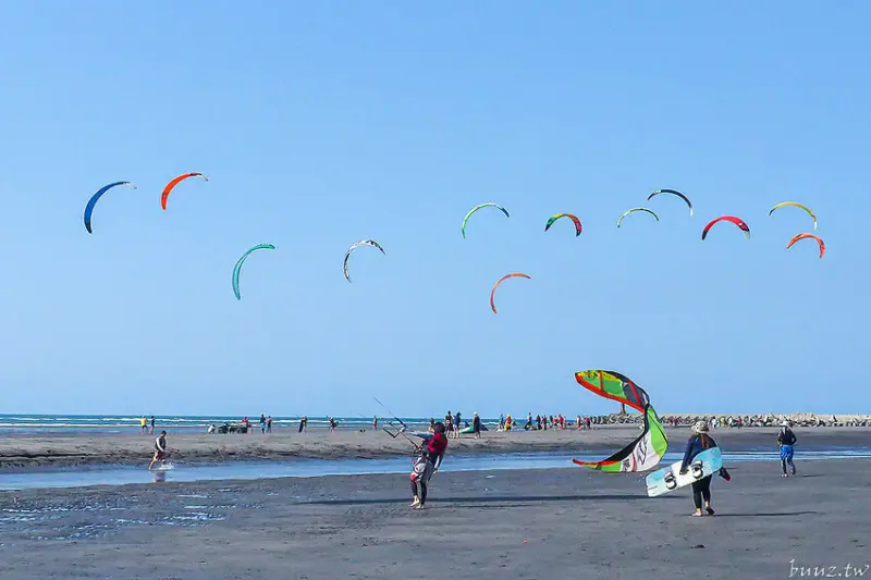 相約追風箏看衝浪，大安濱海樂園箏豔登場，親子同遊藺草編織、鑽石風箏彩繪！