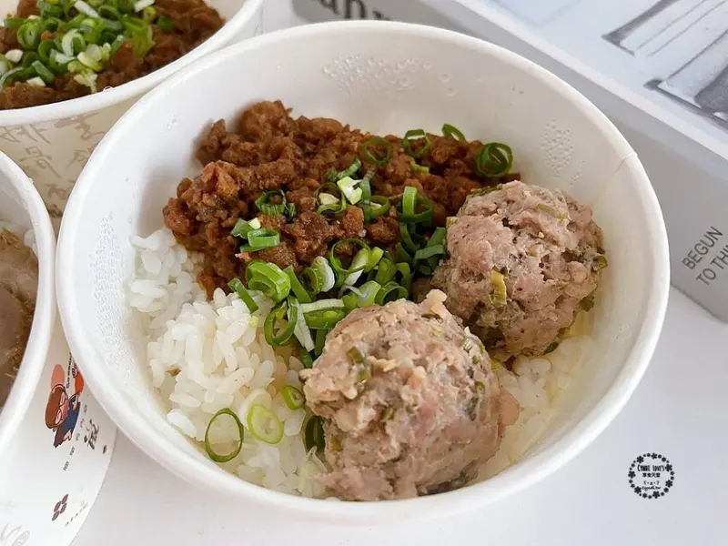 嵐肉燥專賣店，台中中區第二市場美食外帶，懷念古早味肉燥飯/肉丸仔飯/梅花肉飯/乾意麵 - Cyndi love’s 享食天堂