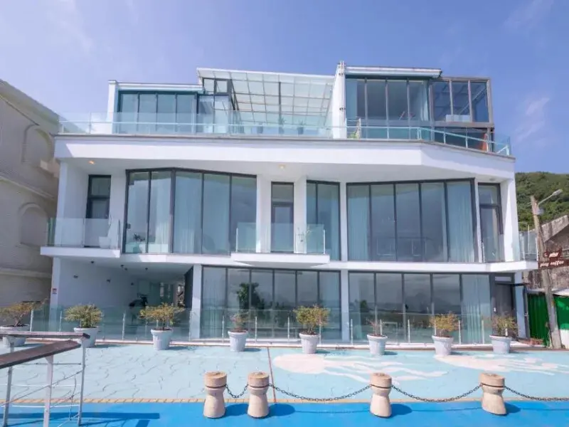 PLAY HOTEL》芹仁的輕奢華海景民宿，房間賞一覽無遺的大海，龜山島、泳池、下午茶、餐廳美食 頭城外澳民宿