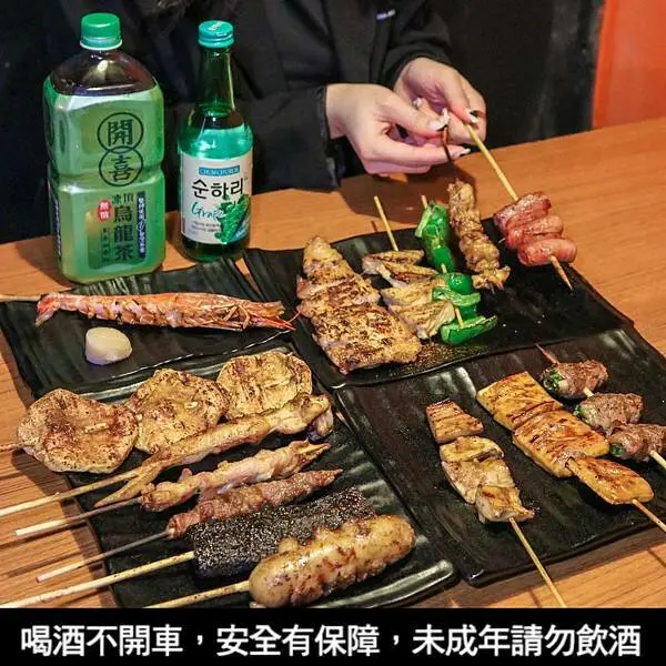 【台北平價串燒】柒串燒-長安店～中山區平價串燒只要19元起～牛肉串、海鮮也超便宜！冬天必吃串燒～